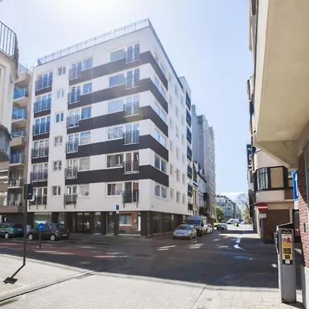 Luxury 2 Bedroom In The Heart Of アパート オステンド